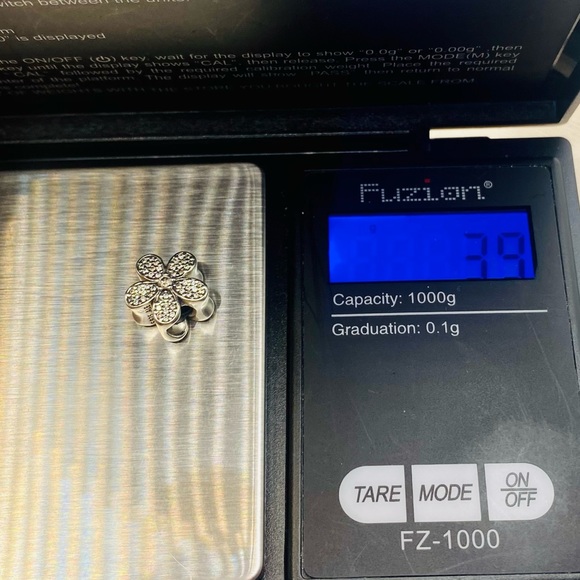 EUC Pandora 791480CZ Sterling Silver Dazzling Daisy Charm w/ Clear Zirconia - Picture 9 of 9